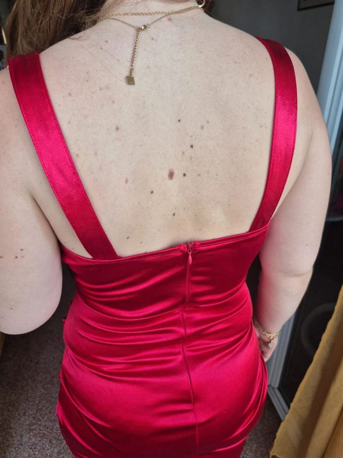 Robe uni rouge satin à bretelle - photo numéro 4