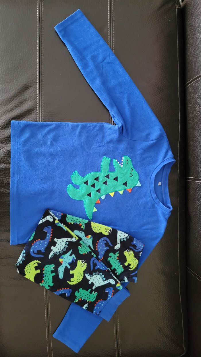 Pyjama en velours dinosaure taille 8 ans