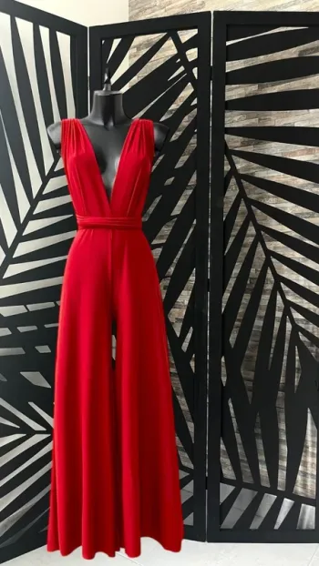 Sublime combinaison rouge dos nu plusieurs positons