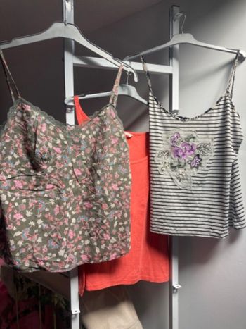 Lot 3 tee shirts taille 42