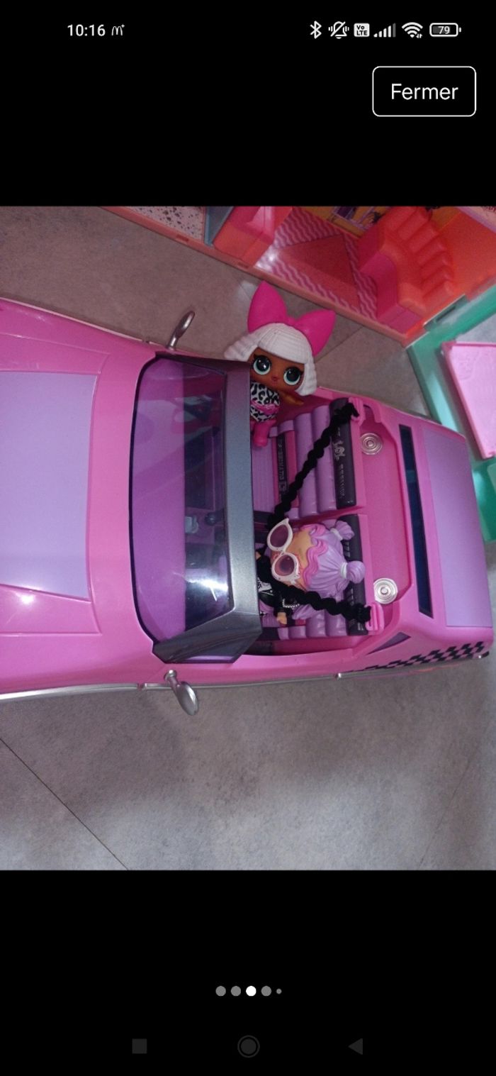 Maison + voiture + poupées et accessoires - photo numéro 3