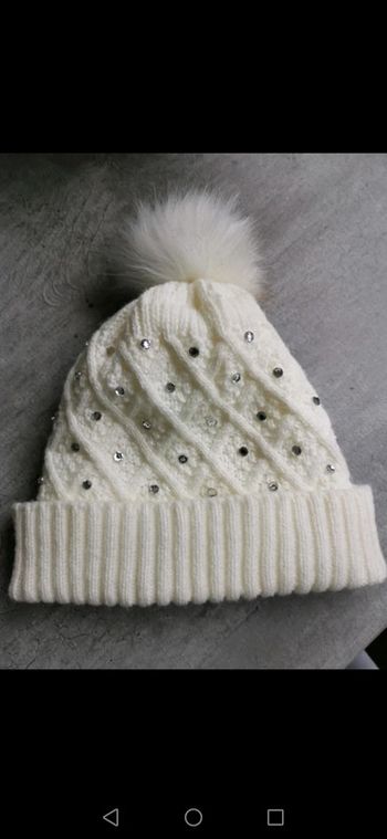 Bonnet crème avec strass