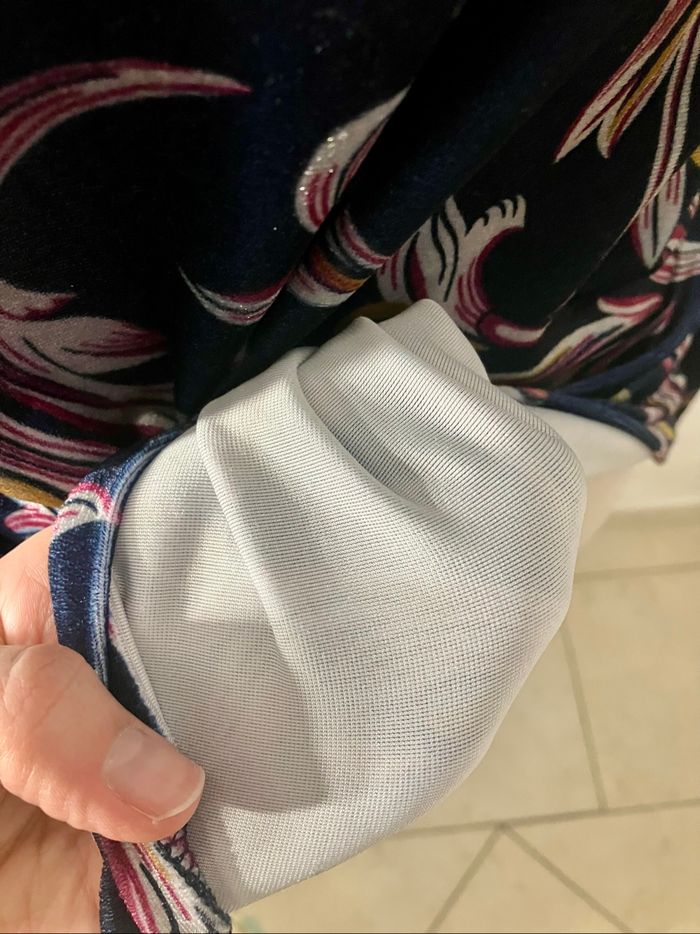 Joli haut bleu marine à motifs - photo numéro 7