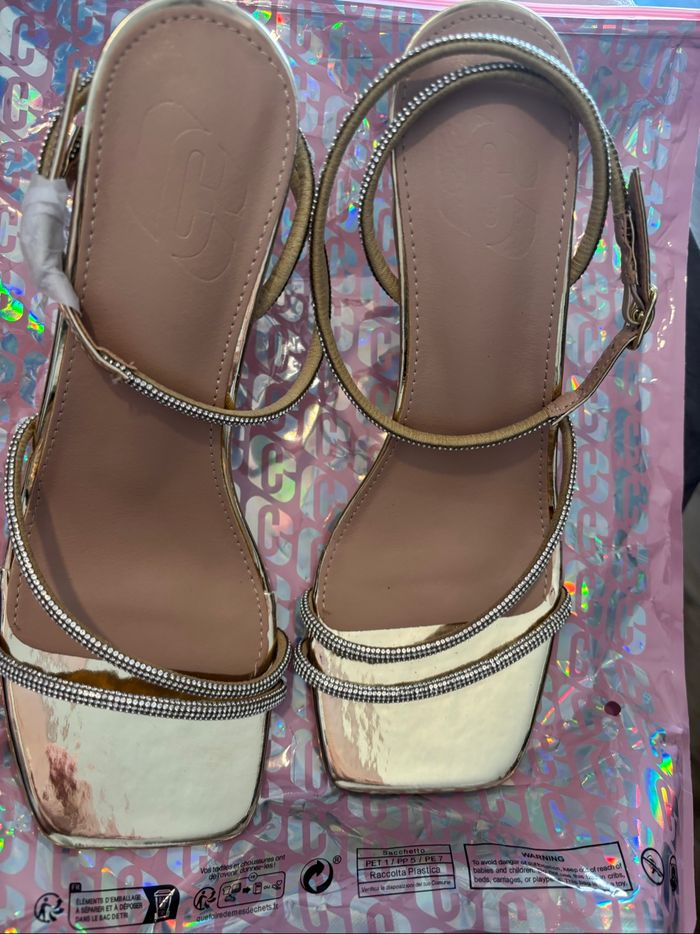Talon dorée à paillettes