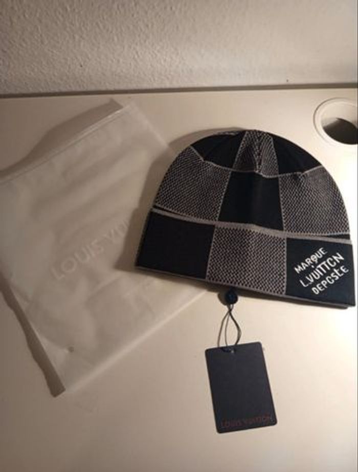 Bonnet lv gris noir neuf