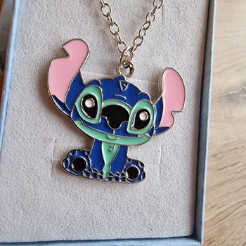 Chaîne et pendentif Stitch