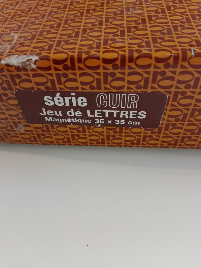 Serie cuir jeu de lettres magnétique 35x35 cm - photo numéro 2