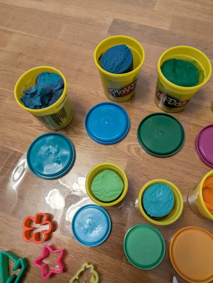 Lot de pâtes à modeler et accessoires pour modeler - photo numéro 8