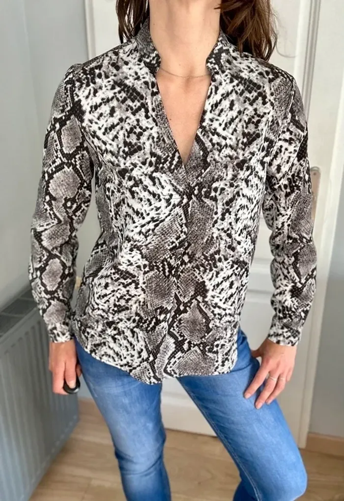 Blouse imprimé python / écaille – Tendance et chic S / 36 / 1·Très bon état - photo numéro 2