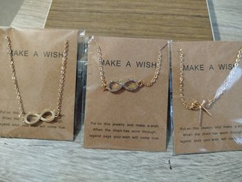 Collier femme différente modèle 