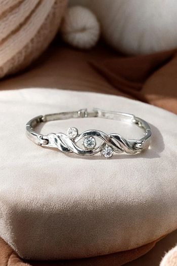 Magnifique bracelet couleur argenté vintage