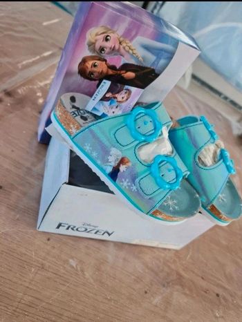 Sandales nu-pieds claquettes 28 la reine des neiges neuf