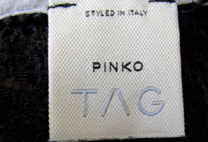 top tunique couleur gris avec dentelle noir marque pinko taille indiquée 36 peut aller a un 34 - photo numéro 5