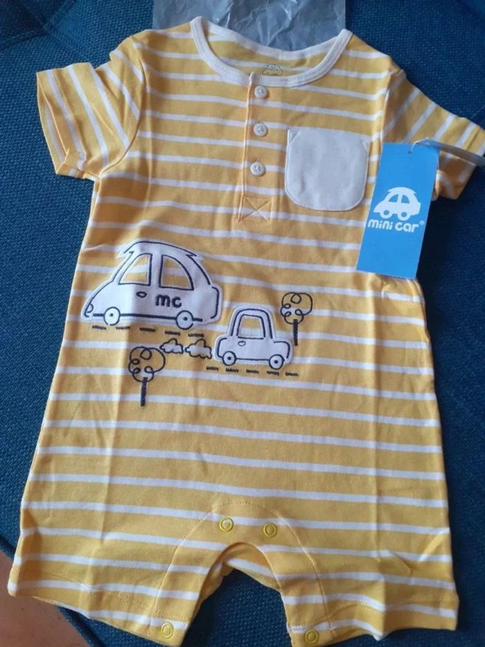 Jolie barboteuse neuve de la marque mini car