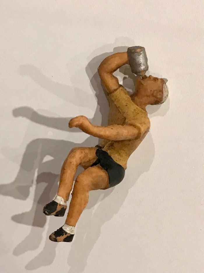 Figurine ancienne sportif style cycliste - photo numéro 2