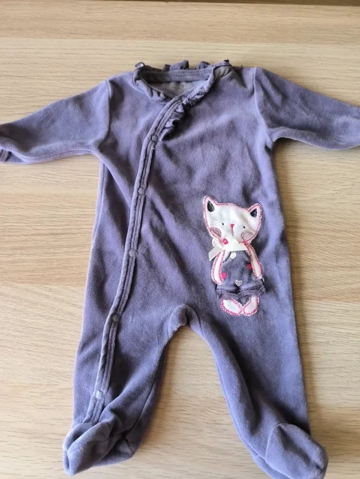 Lot 2 pyjamas velours - taille 1 mois - photo numéro 5