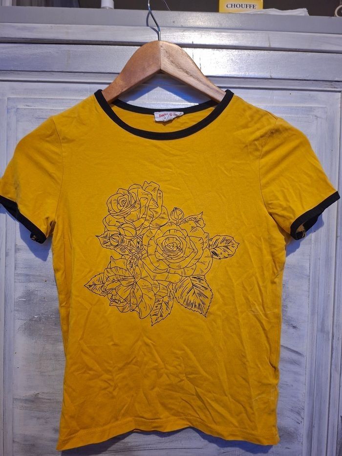 T-shirt jaune motif fleuri