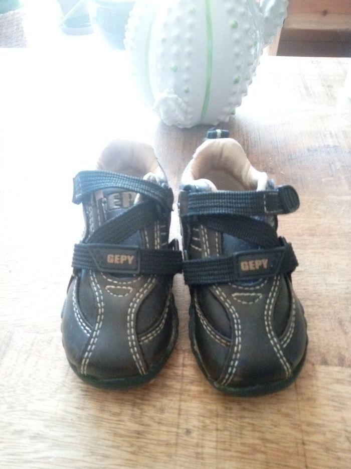 Chaussures enfant très Bon Etat - photo numéro 2