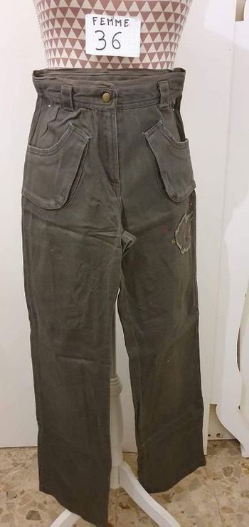 Jeans, taupe, en très bon état, coton et elasthanne, taille standard, forme régular, marque Terre de