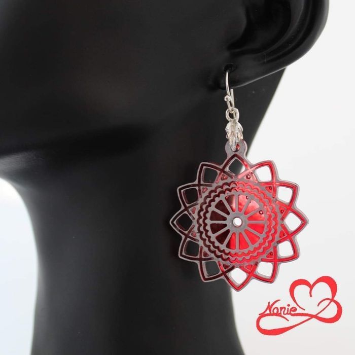 Boucles d'oreilles rouges en résine 💮