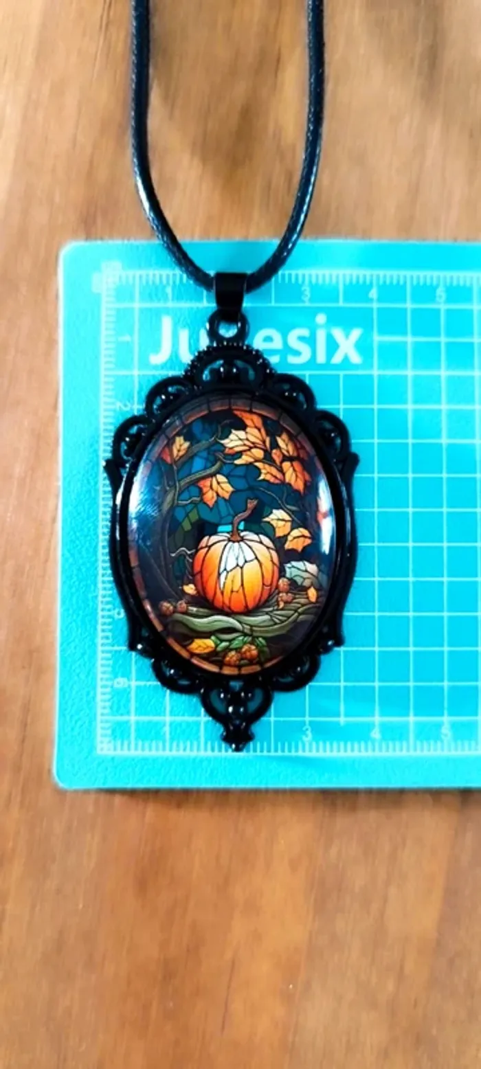 Collier avec pendentif ovale en verre - photo numéro 3