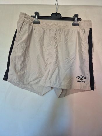 Short Umbro taille XL