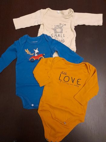 Lots de 3 bodies en taille 6 mois