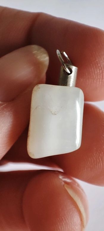 Pendentif blanc vintage