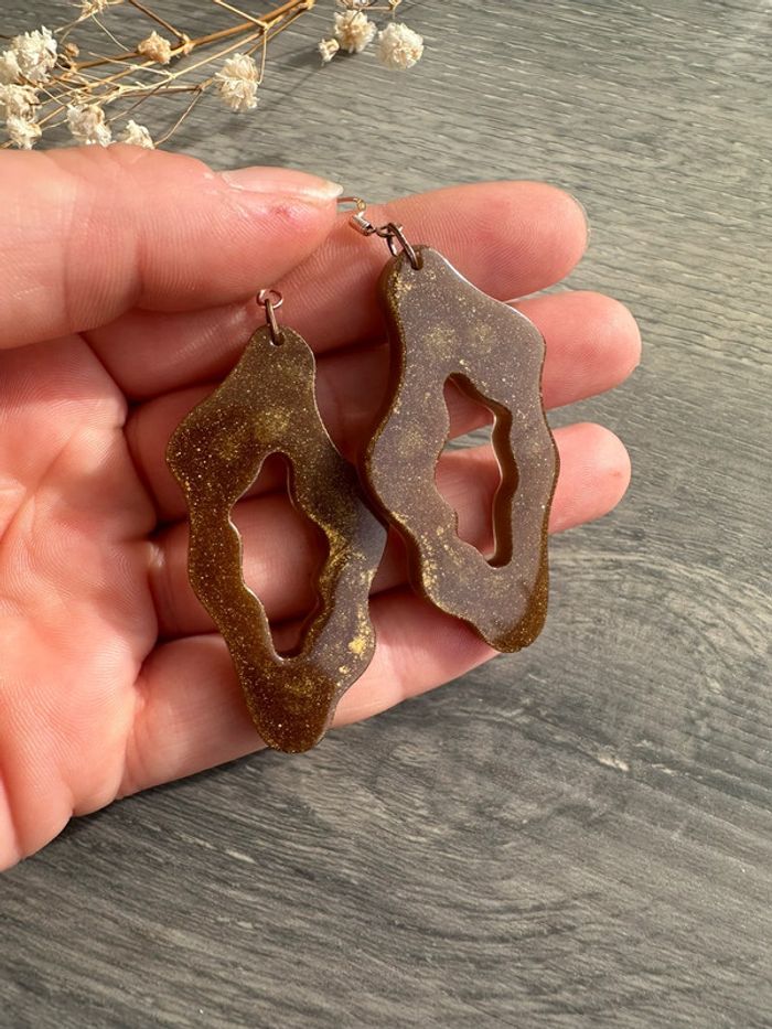 Boucles d'oreilles design dorées - photo numéro 4