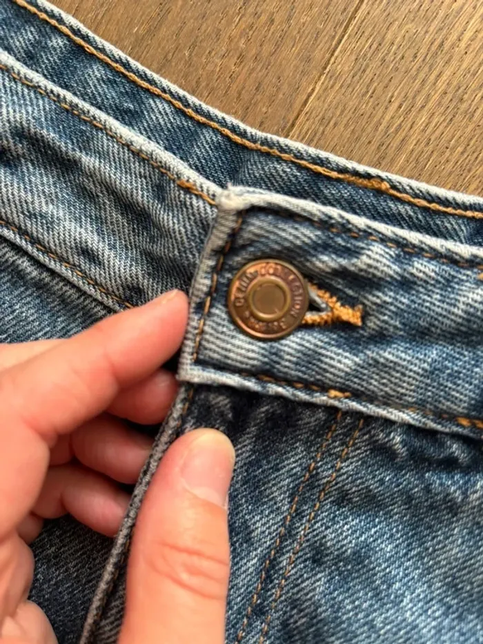 Short en jean Bershka t.S tbe - photo numéro 2