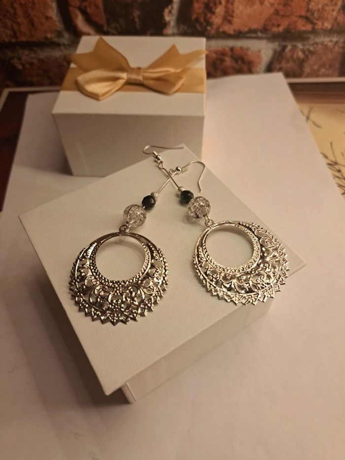 Boucles d'oreilles pendante argenté et noir - photo numéro 7