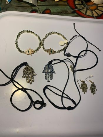 Lot bijoux main Fatma