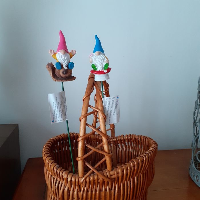 Neuf: 2 figurines Nain de jardin sur pic