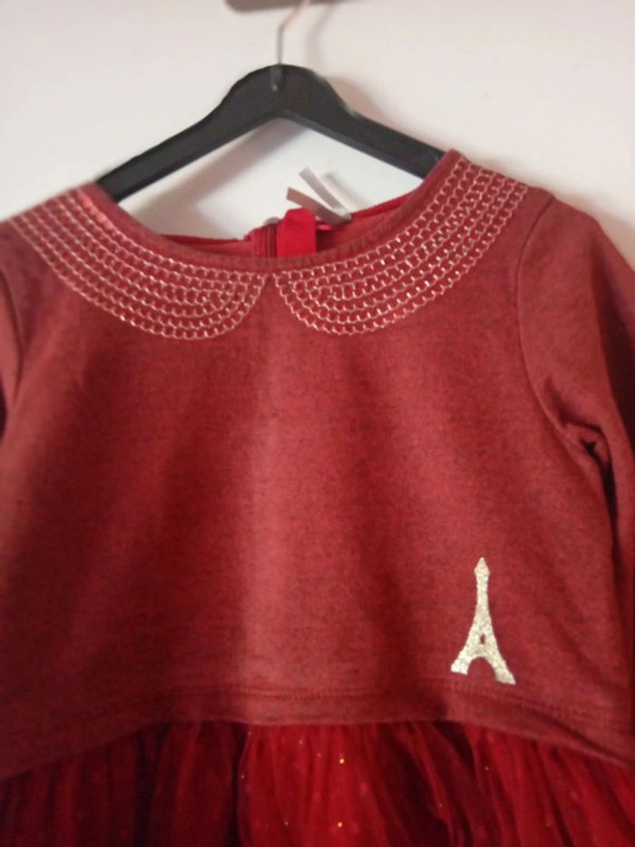 Jolie robe bordeaux . 8 ans - photo numéro 2