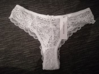 String dentelle