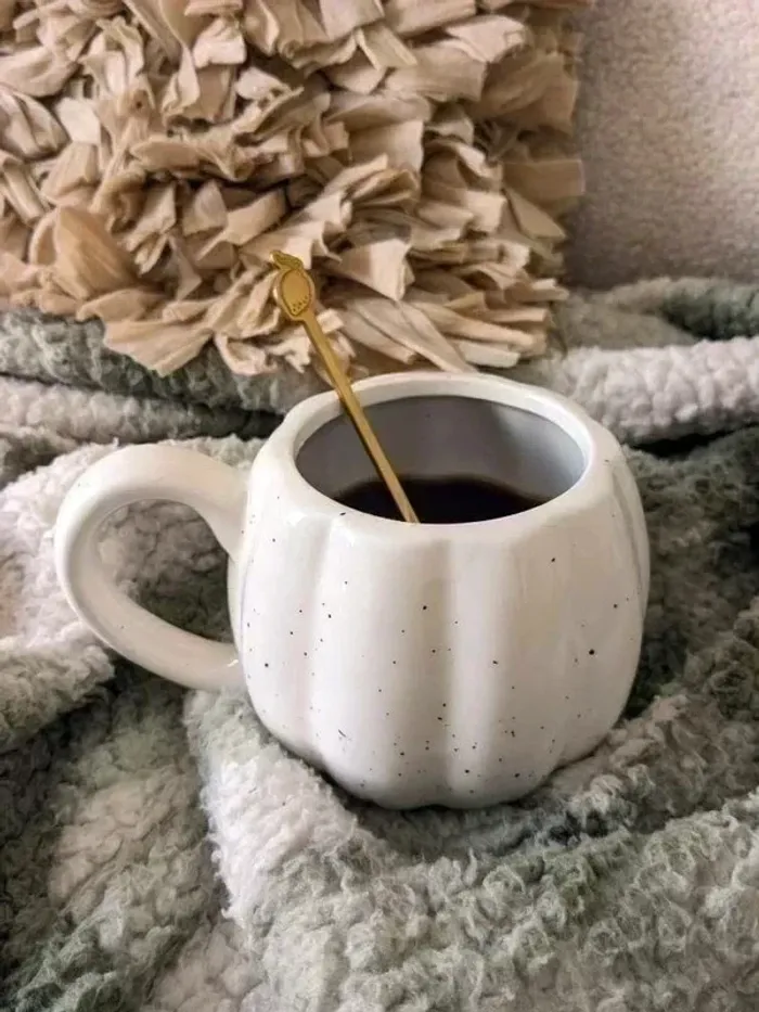 Jolie tasse mouchetée en céramique en forme de citrouille - NEUVE Neuf sans étiquette - photo numéro 4