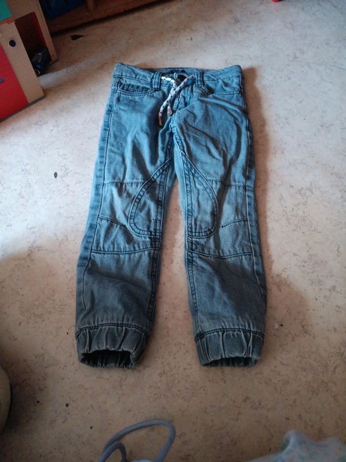 Jean epais 4 ans taché au fesses kiabi
