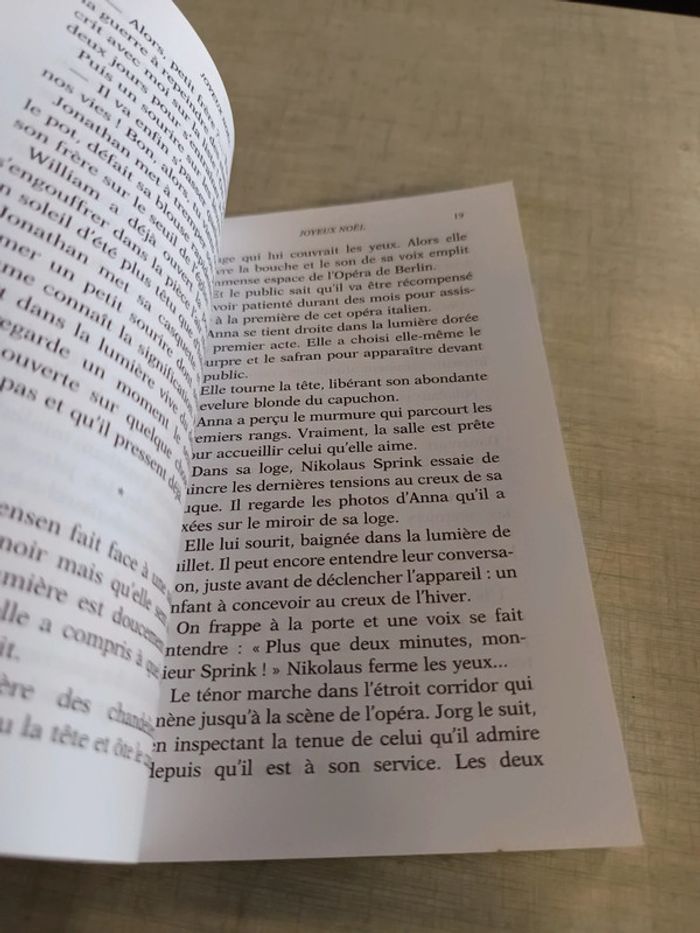 Livre joyeux noël - photo numéro 3