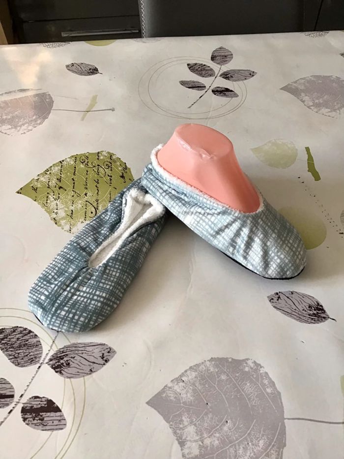 Chaussons taille 36/39 bleu et blanc