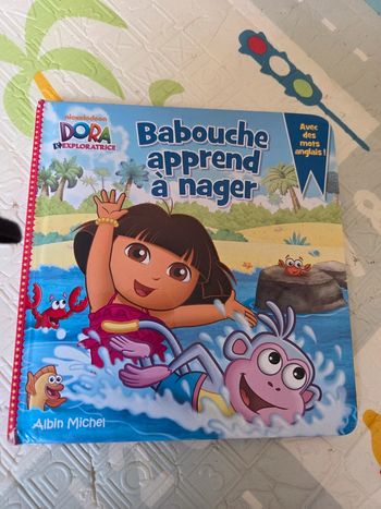 Babouche apprend à nager