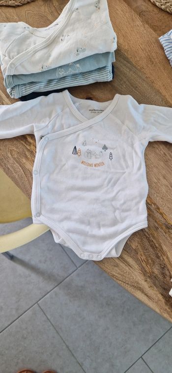 Lot de 5 bodies taille 3 mois