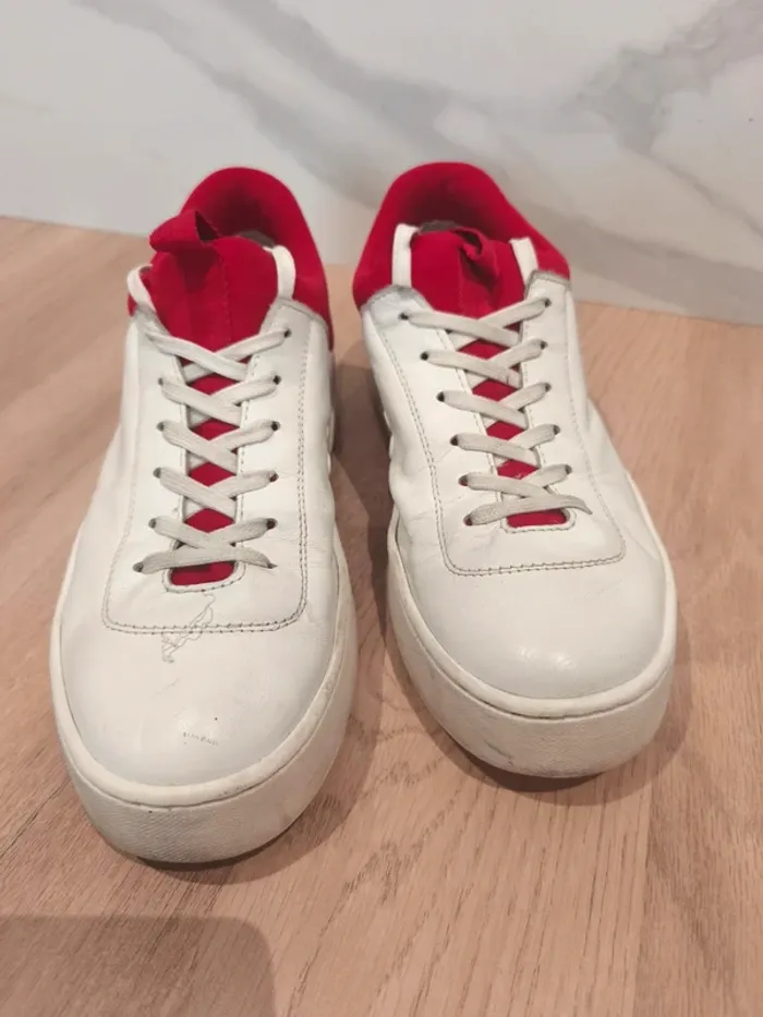Baskets Levi’s blanches & rouges logo XXL – Pointure 38 - photo numéro 2