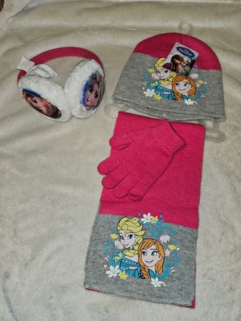 Ensemble disney cache oreille écharpe bonnet gant la reine des neiges frozen disneyland paris disney store