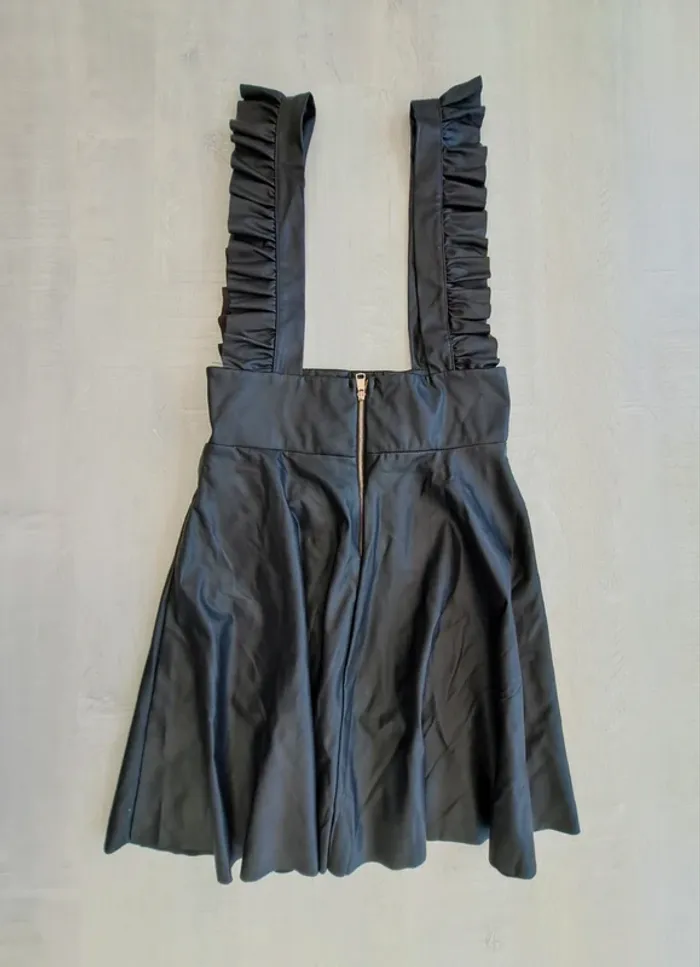 Jupe à bretelles noire - neuve - simili cuir - UP - taille S - photo numéro 2
