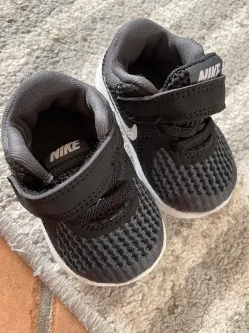 Basket bébé Nike taille 17
