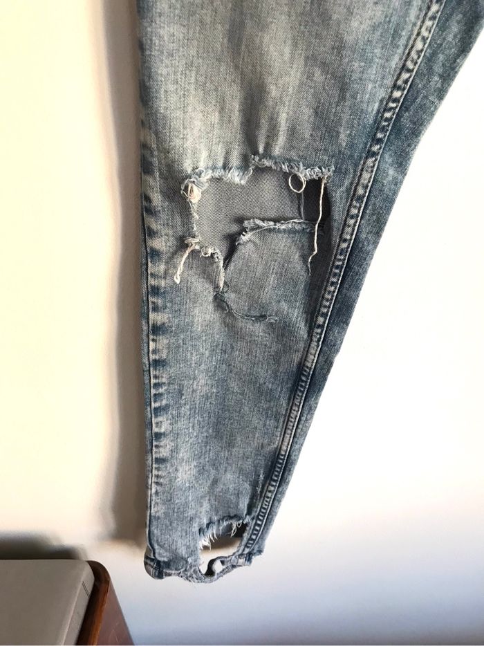Jean Zara Man à trous taille 42 - photo numéro 4