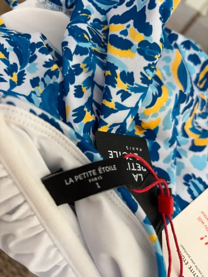 Maillot de bain 1 pièce La petite étoile bleu blanc fleurs - photo numéro 7