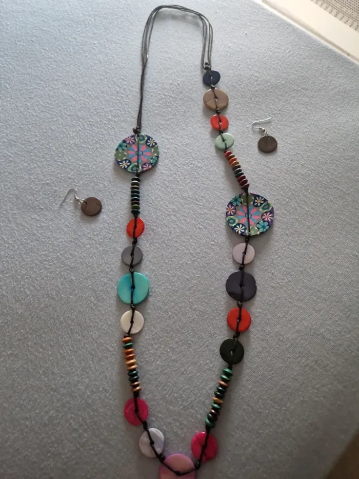 Collier et boucles d'oreilles