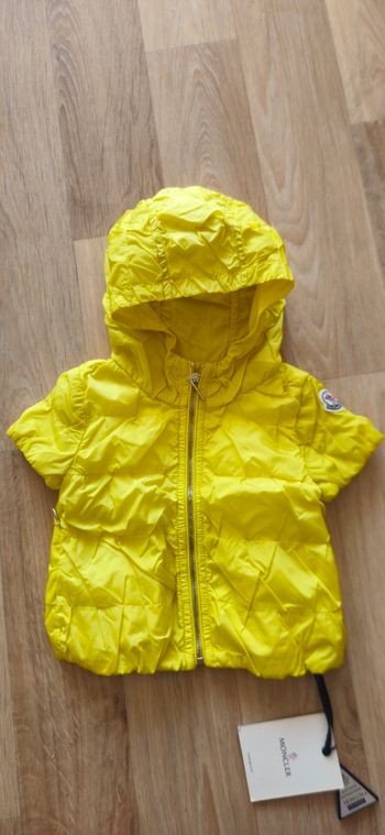 Veste sans manche moncler 3/6 mois 