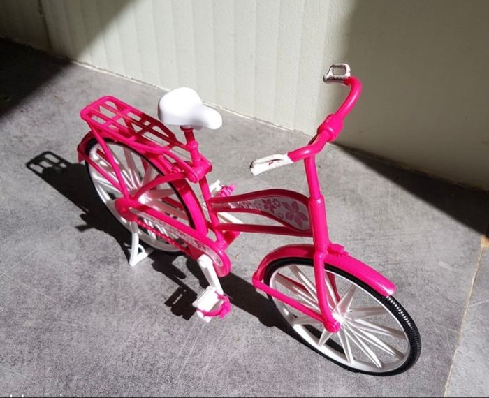 Vélo de Barbie - photo numéro 2